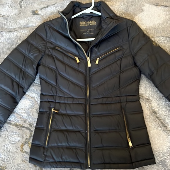 Michael Kors thin puffer jacket great condition practically new - Picture 4 of 4